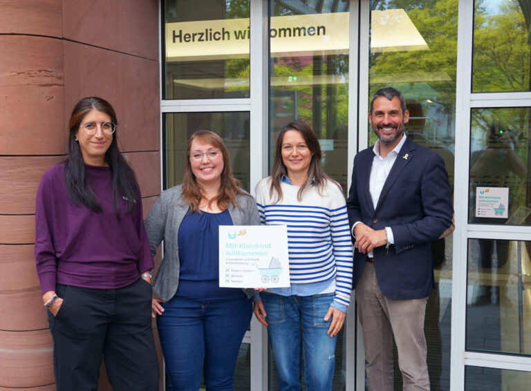 Gemeinsame Pressemitteilung – Landratsamt und Stadt Aschaffenburg machen mit bei „Mit Kleinkind willkommen“ Gemeinsame Pressemitteilung - Landratsamt und Stadt Aschaffenburg machen mit bei „Mit Kleinkind willkommen“